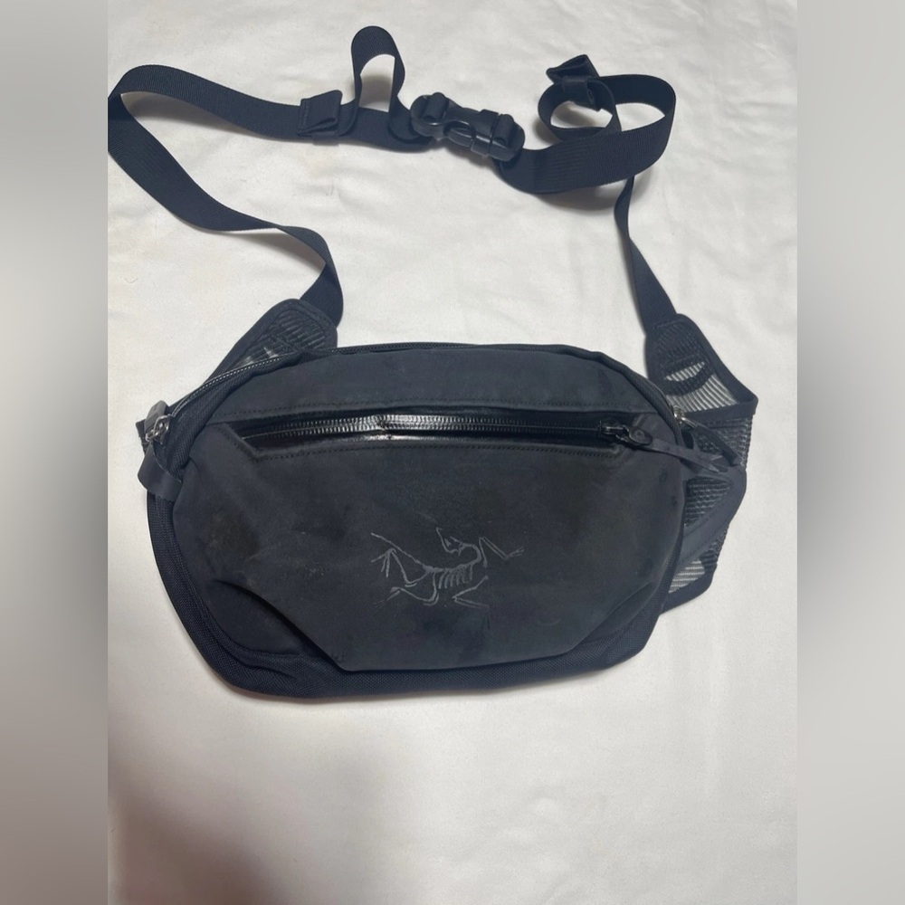 Arc'teryx Arro Black Crossbody Bag
